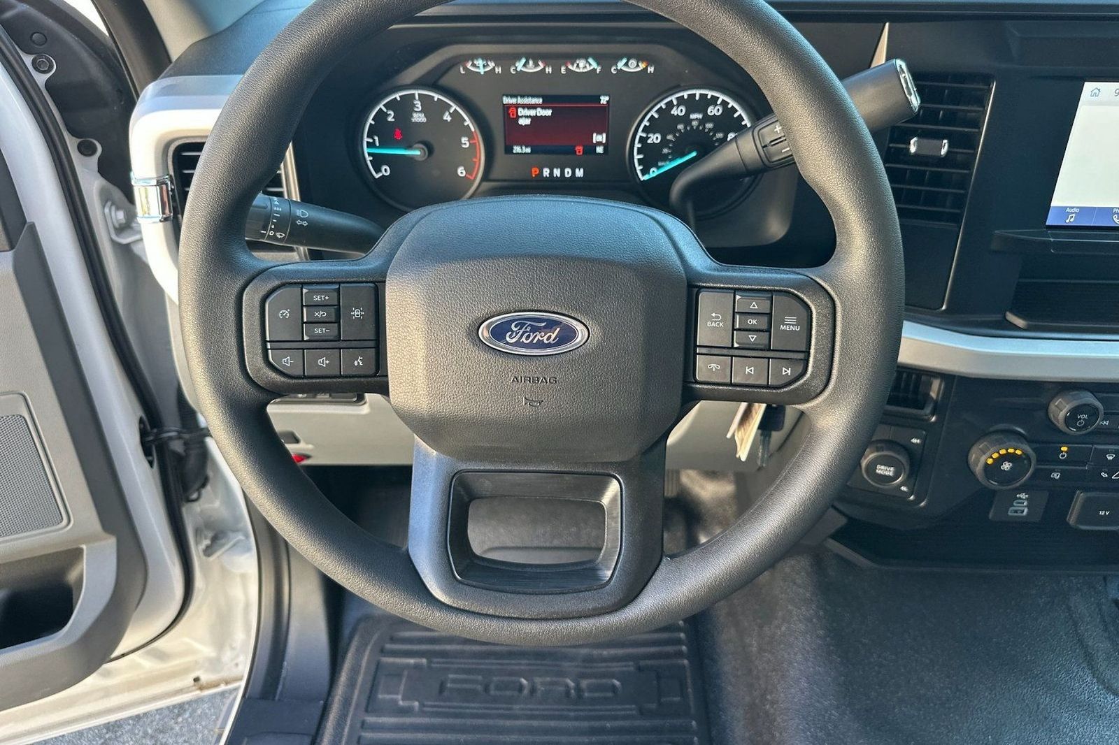 2025 Ford F-550 Super Duty Chassis Cab XL - Photo 18