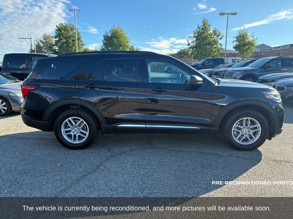 2025 Ford Explorer photo 4