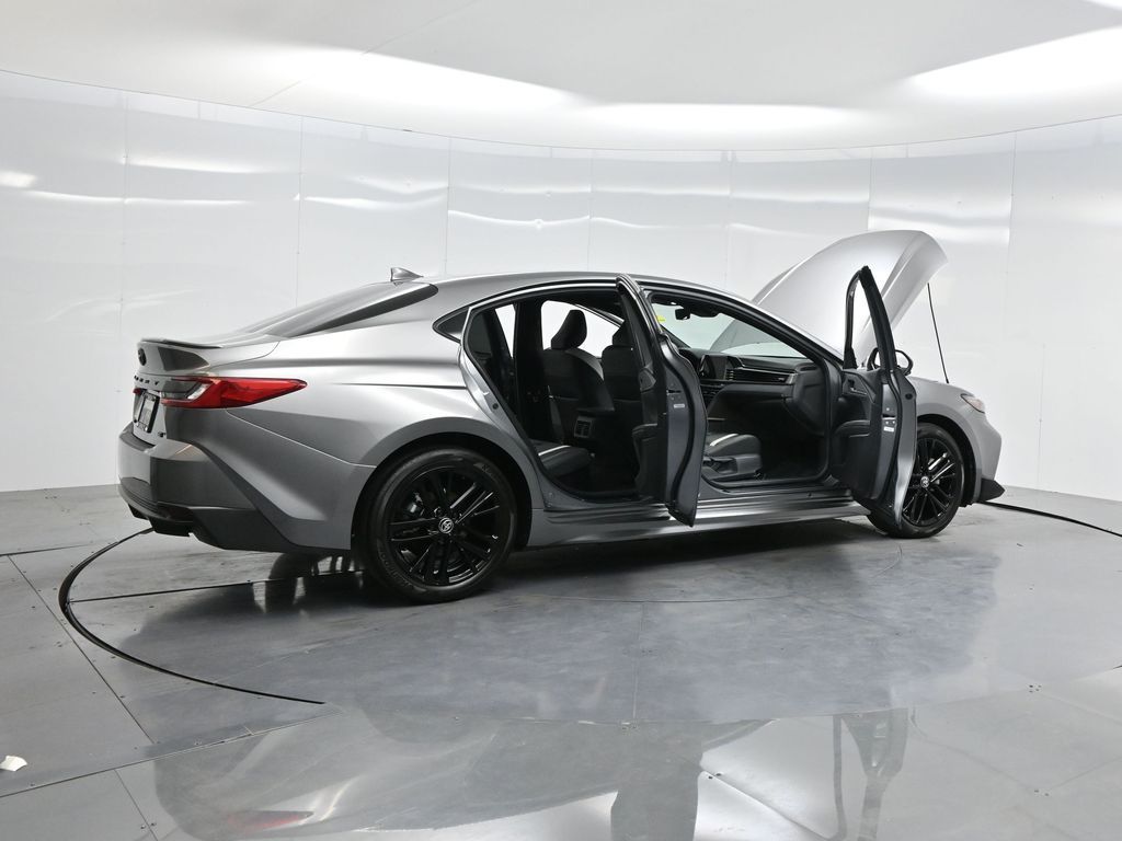 2025 Toyota Camry SE photo 4