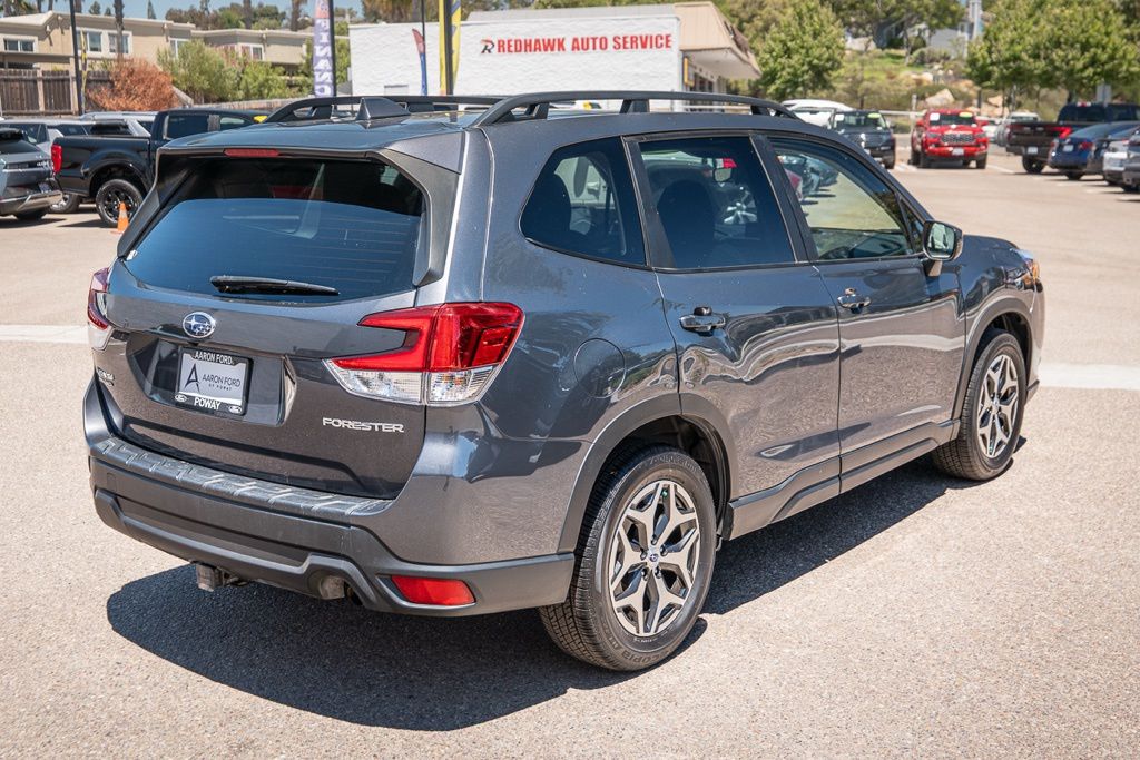 2023 Subaru Forester Premium photo 2