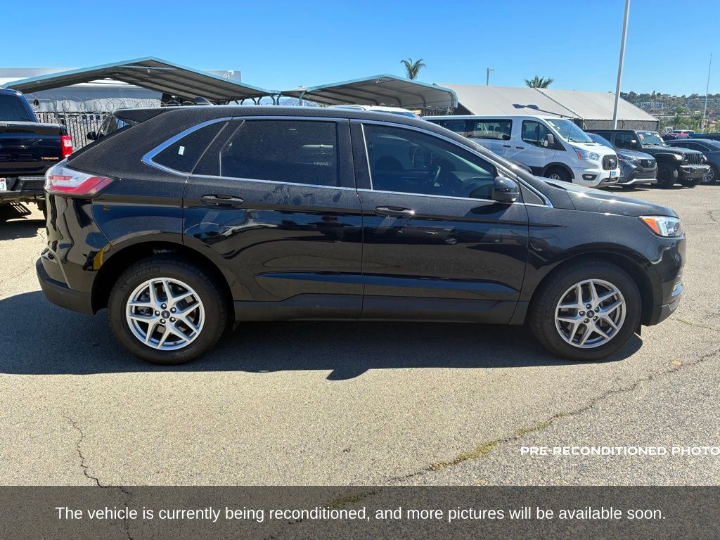 2022 Ford Edge SEL photo 4