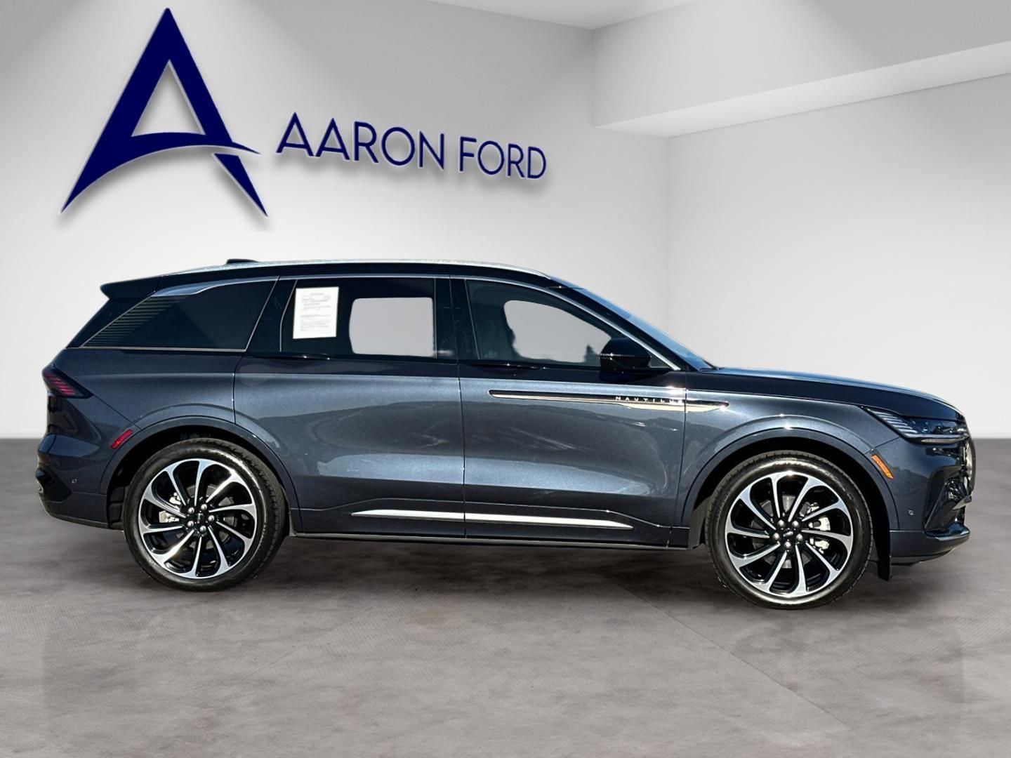 2024 Lincoln Nautilus Black Label photo 6