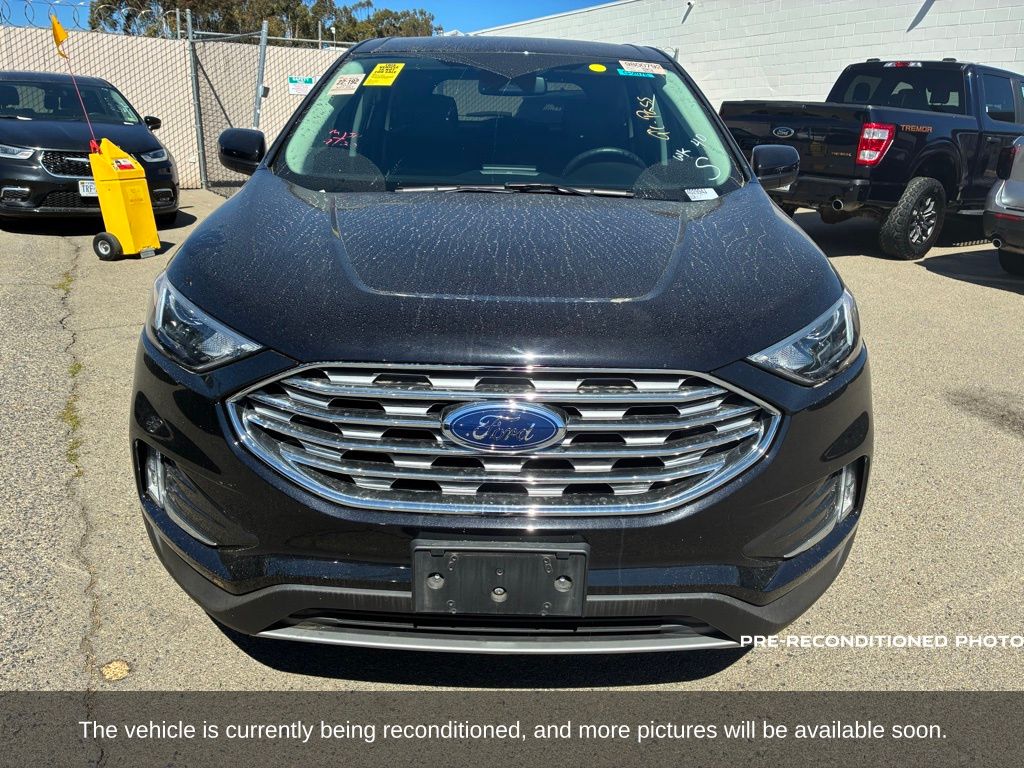 2022 Ford Edge SEL photo 2