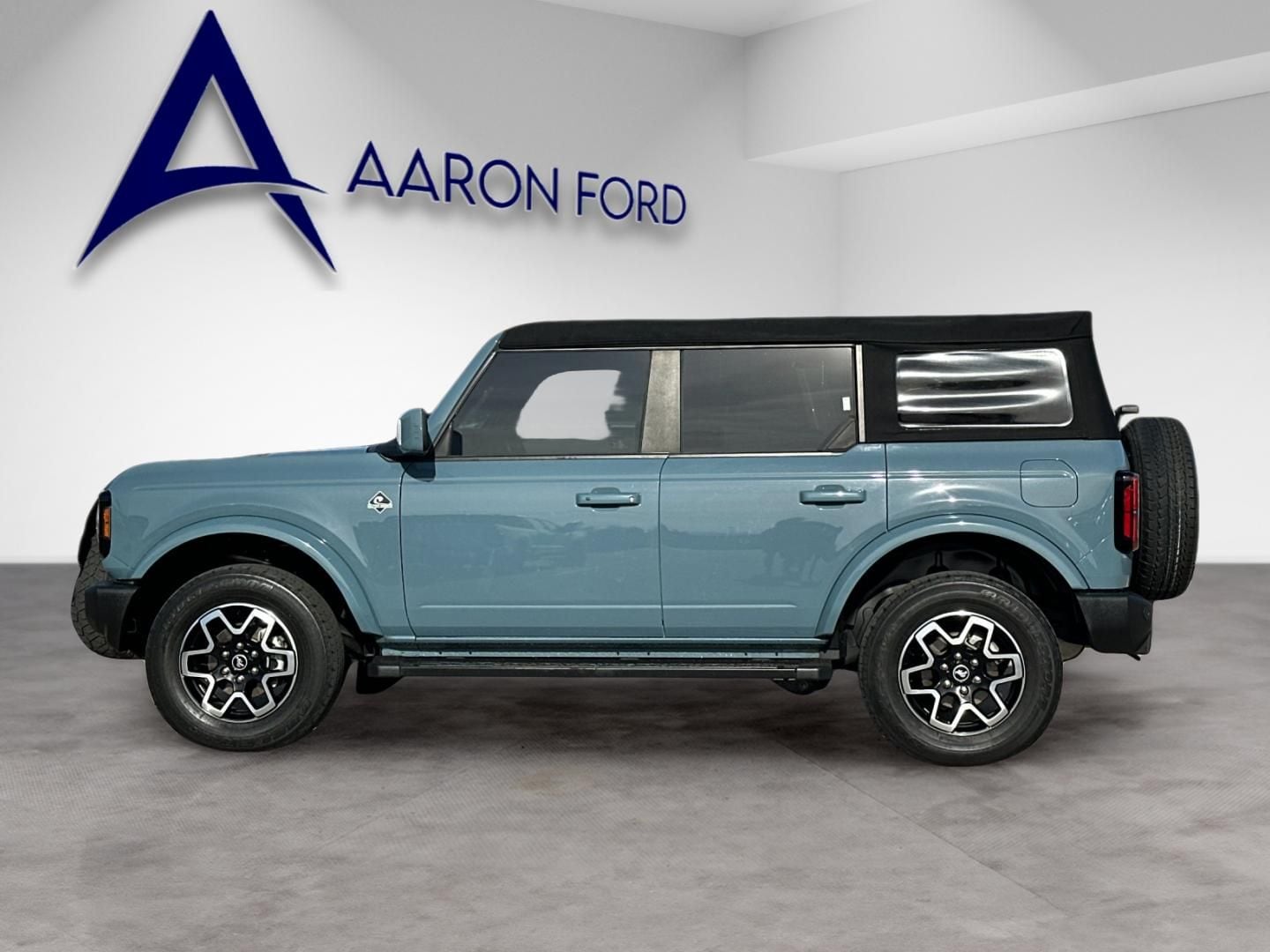 2022 Ford Bronco Outer Banks photo 2