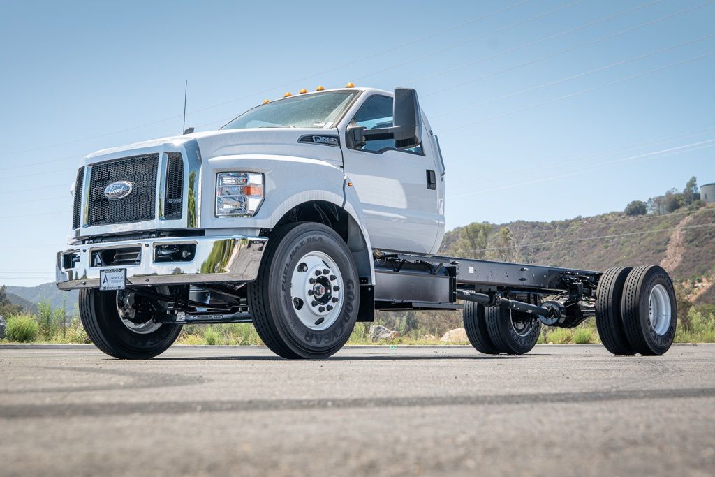 2026 Ford F-650 photo 3