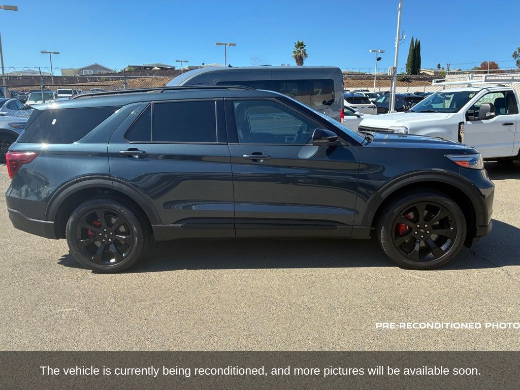 2022 Ford Explorer ST photo 4