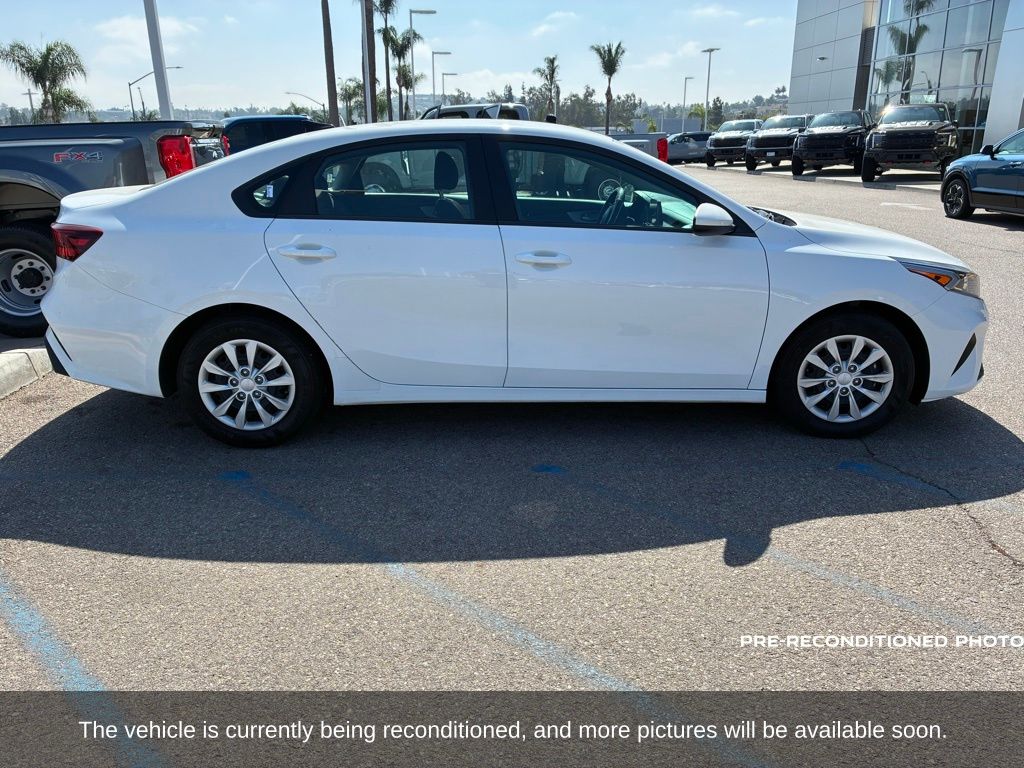 2024 Kia Forte LX photo 4