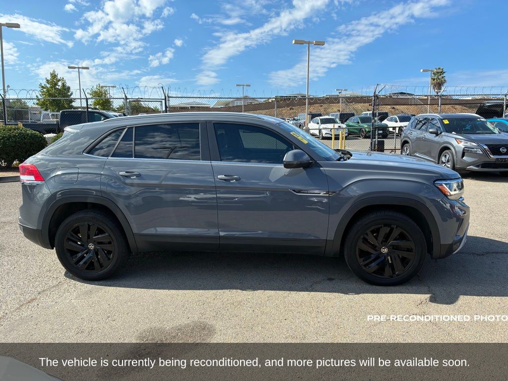 2020 Volkswagen Atlas Cross Sport SE Technology photo 3