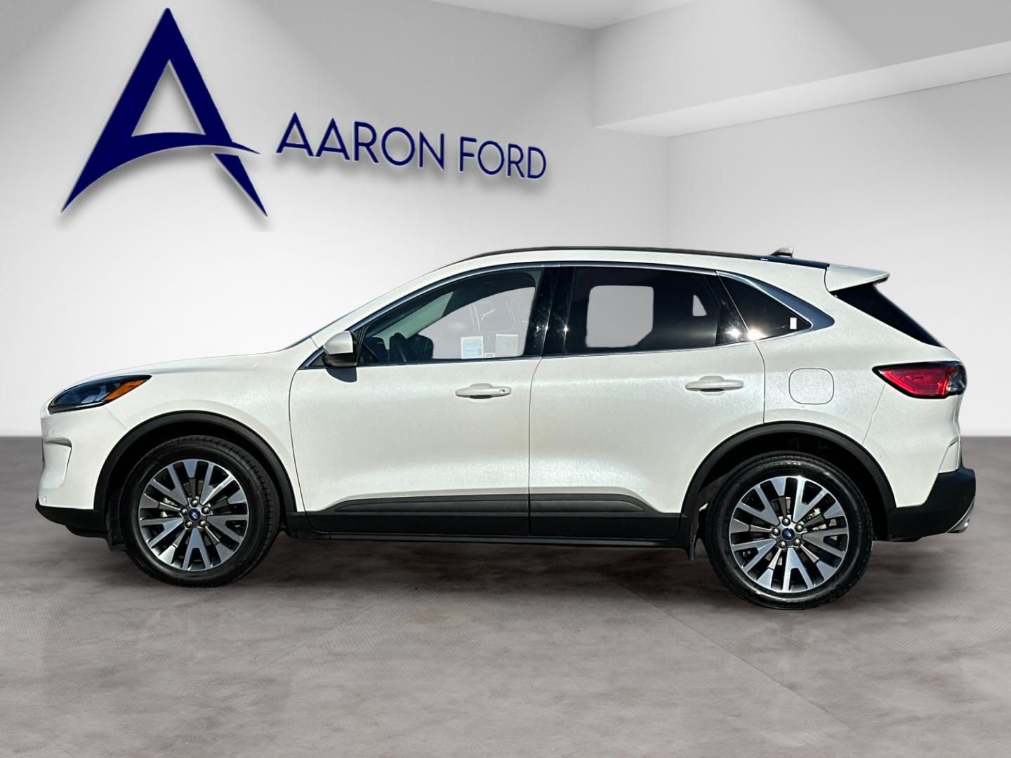 2022 Ford Escape Titanium photo 2