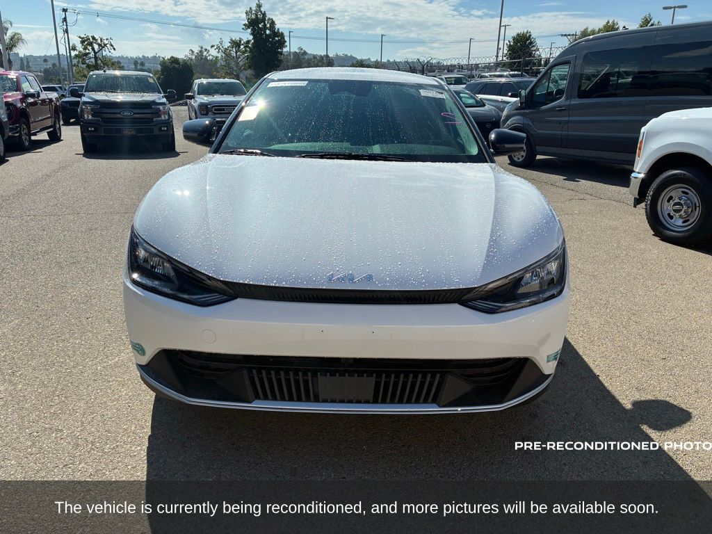 2024 Kia EV6 Light photo 2