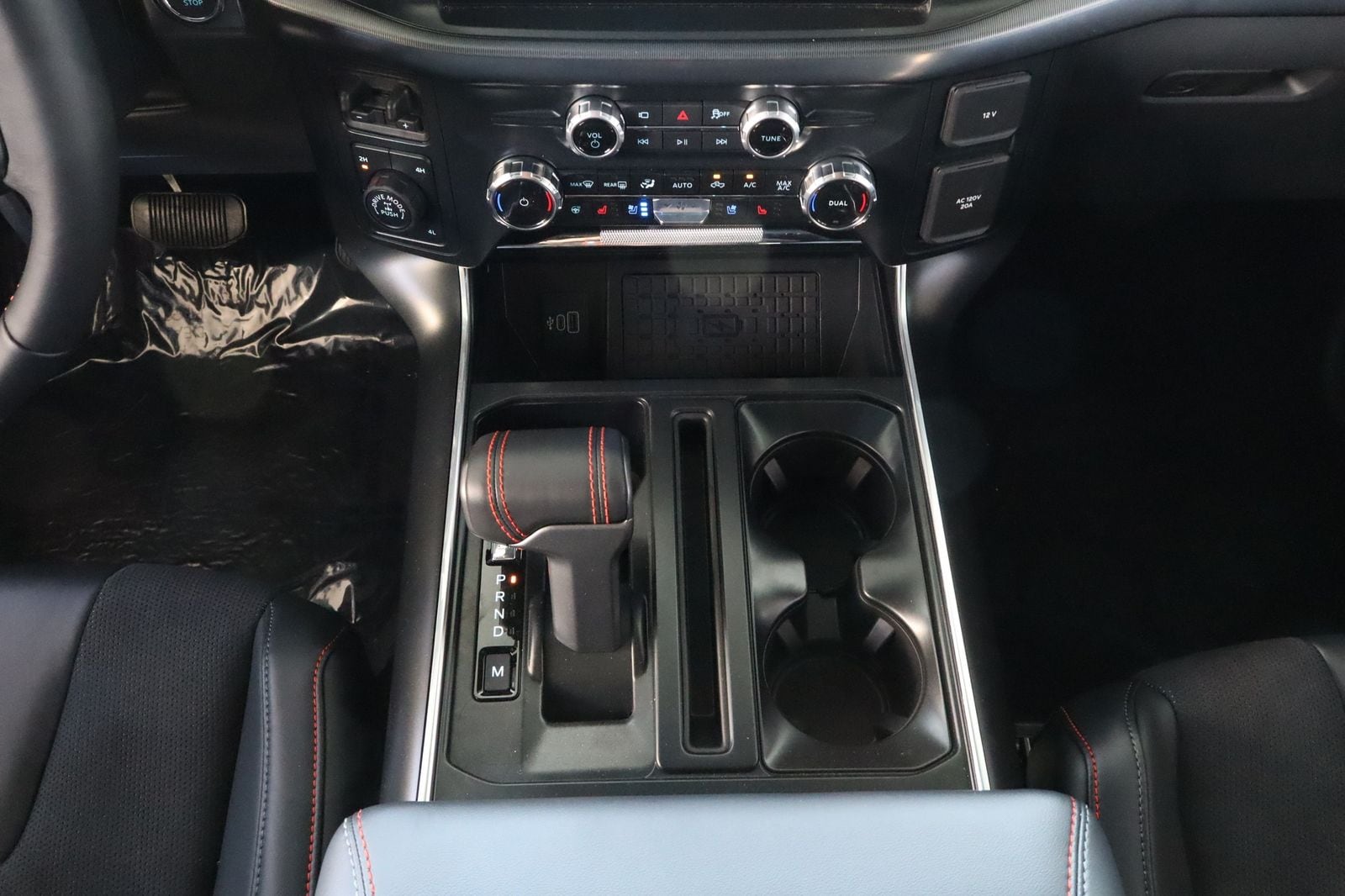 2025 Ford F-150 Raptor - Photo 33