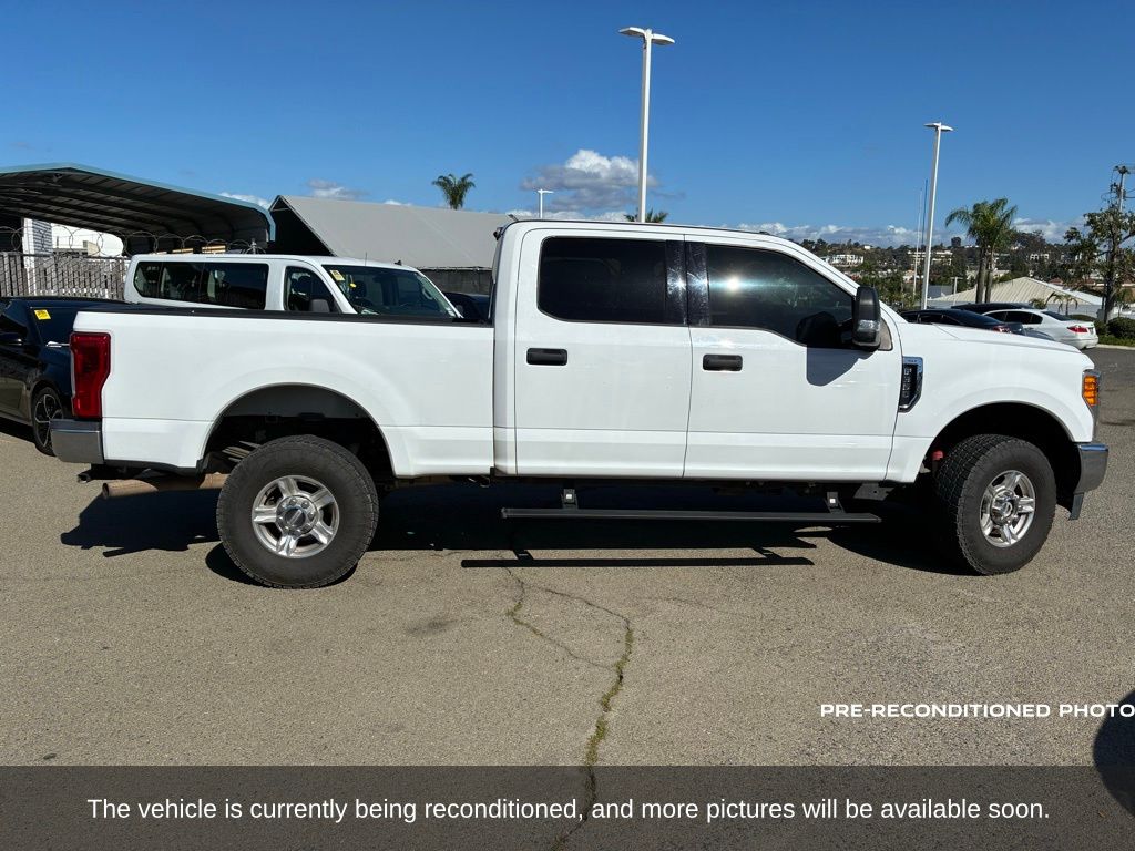 2017 Ford F-350 photo 4