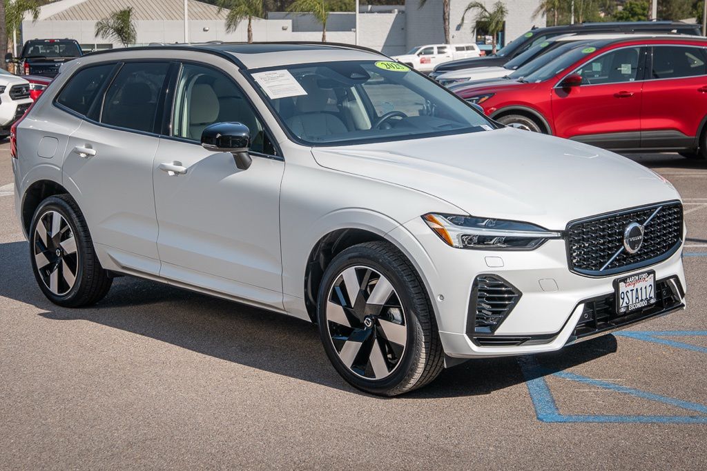 2025 Volvo XC60 Hybrid T8 photo 3