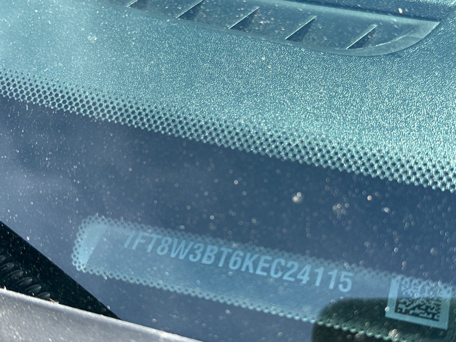 2019 Ford F-350SD Lariat photo 2