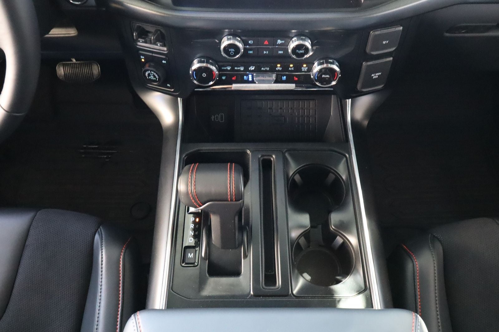 2025 Ford F-150 Raptor - Photo 33
