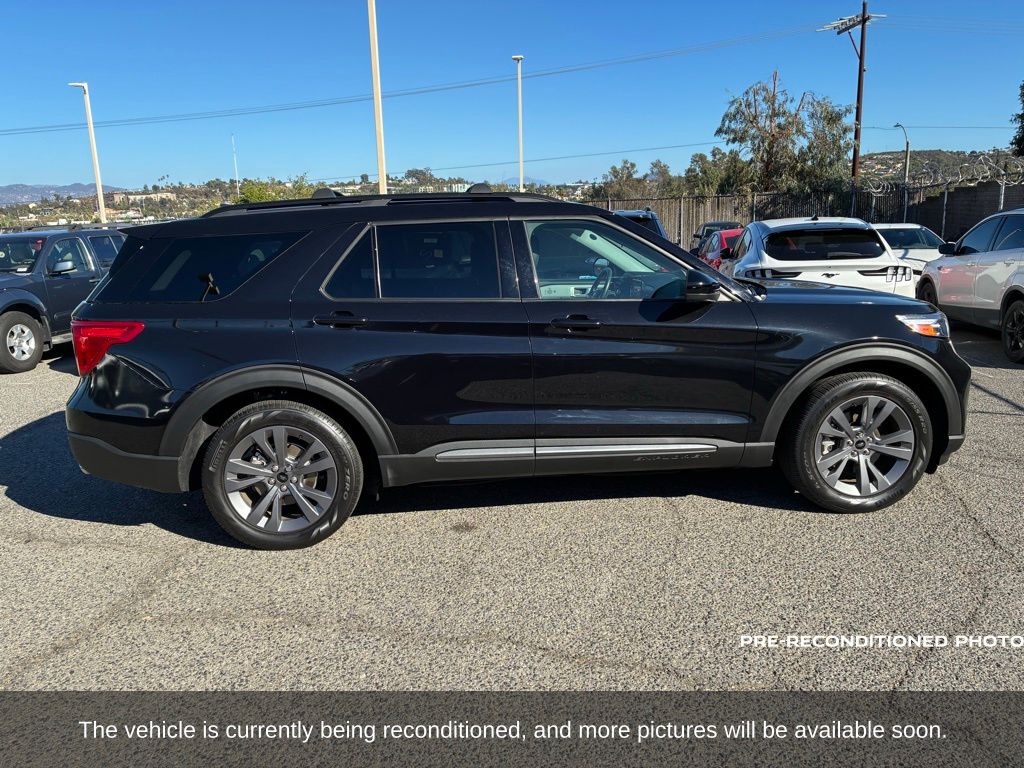 2022 Ford Explorer XLT photo 2