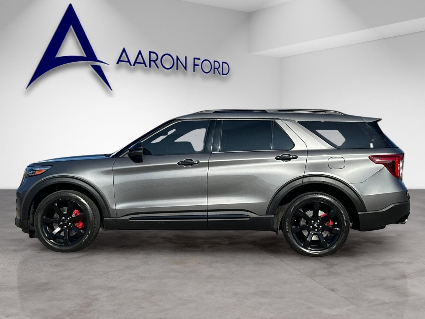 2023 Ford Explorer ST photo 2