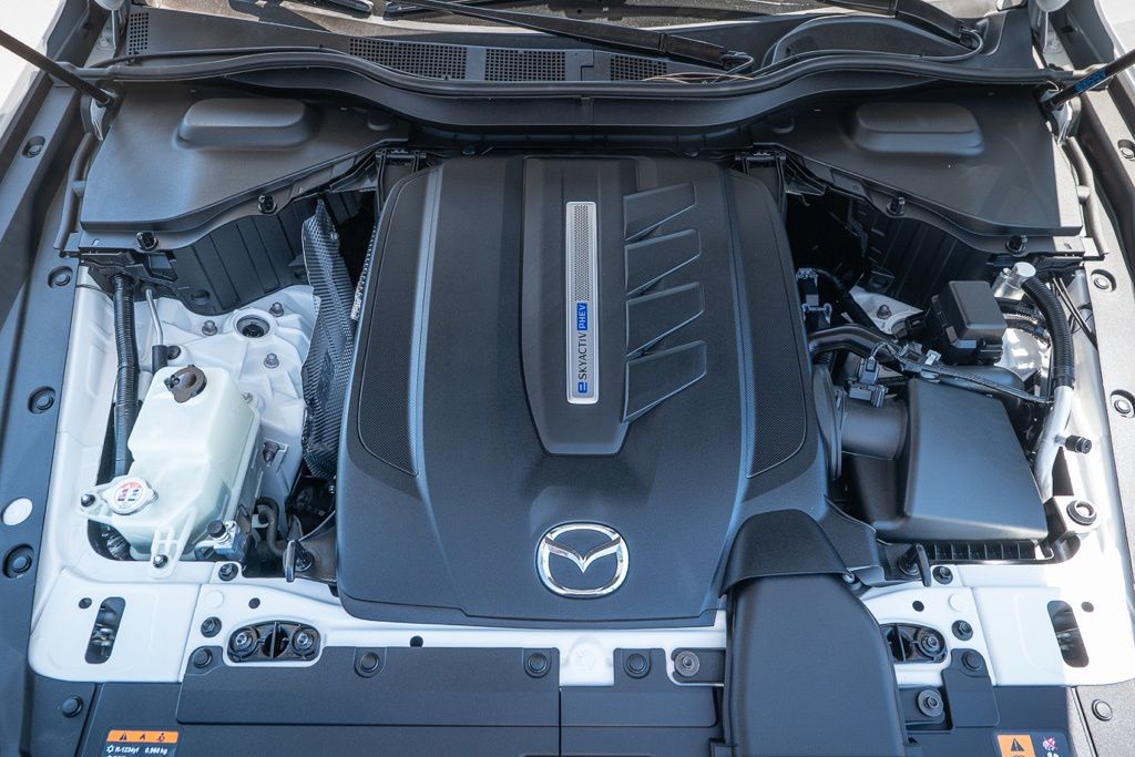 2025 Mazda CX-70 Premium photo 2