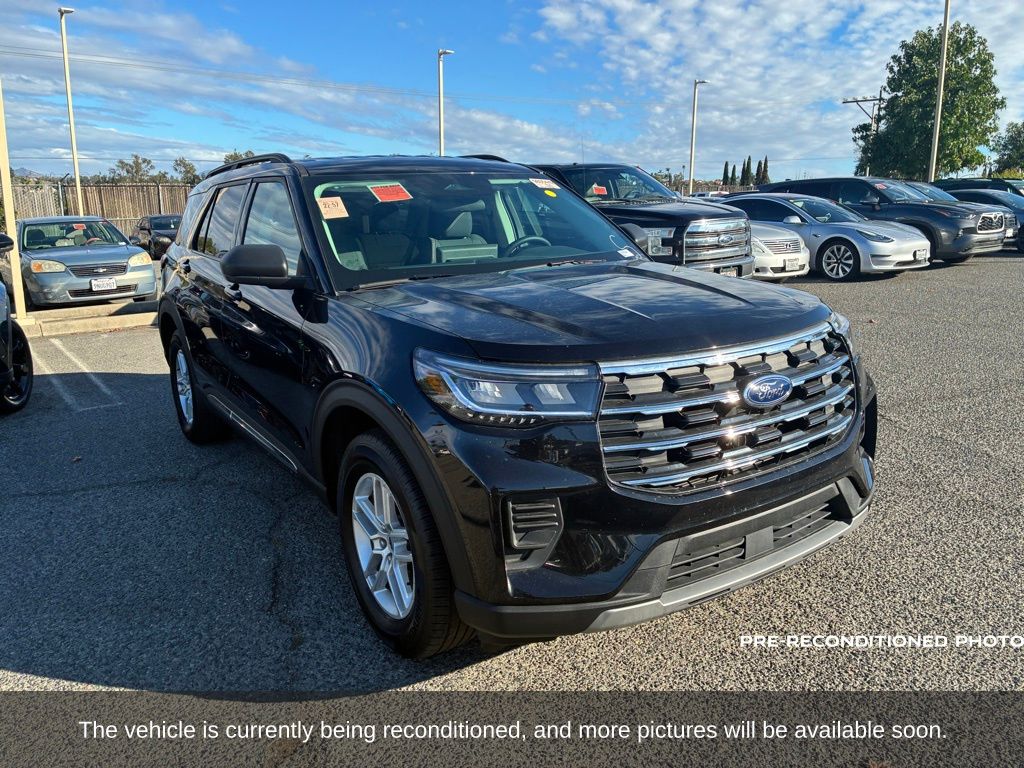 2025 Ford Explorer photo 3