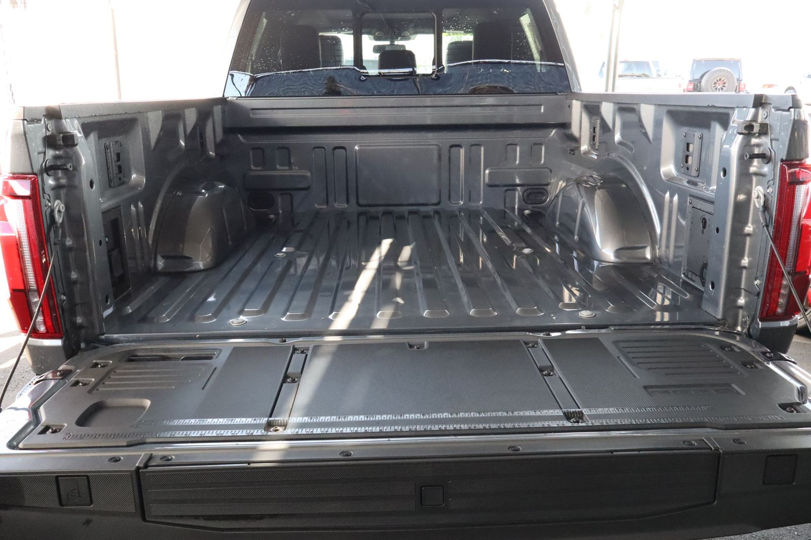 2025 Ford F-150 Raptor - Photo 40