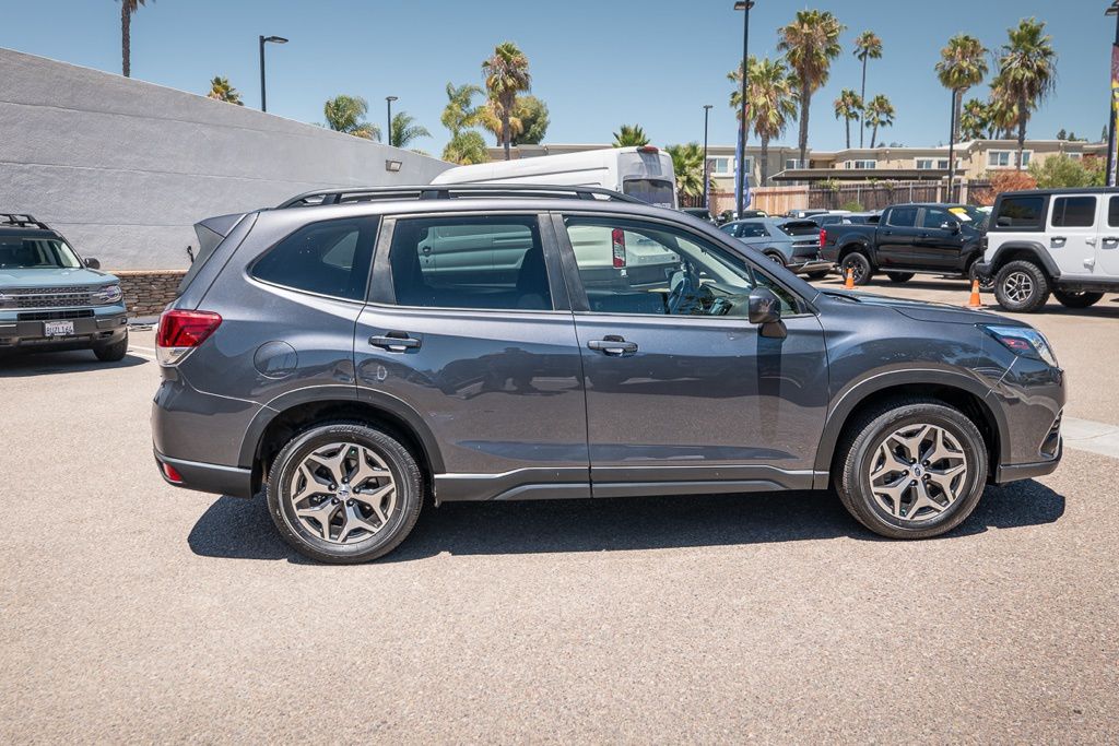 2023 Subaru Forester Premium photo 3