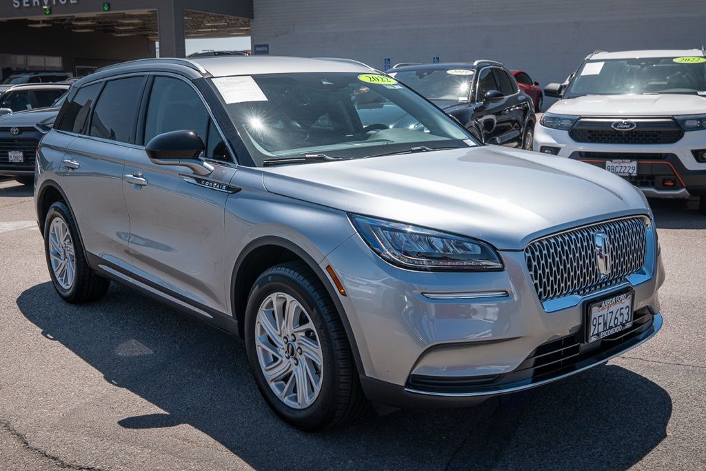 2022 Lincoln Corsair Standard photo 2