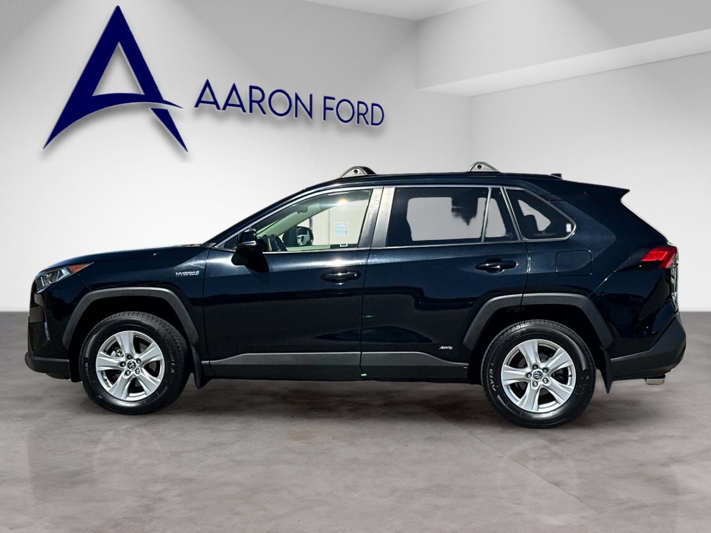 2021 Toyota RAV4 Hybrid XLE photo 2