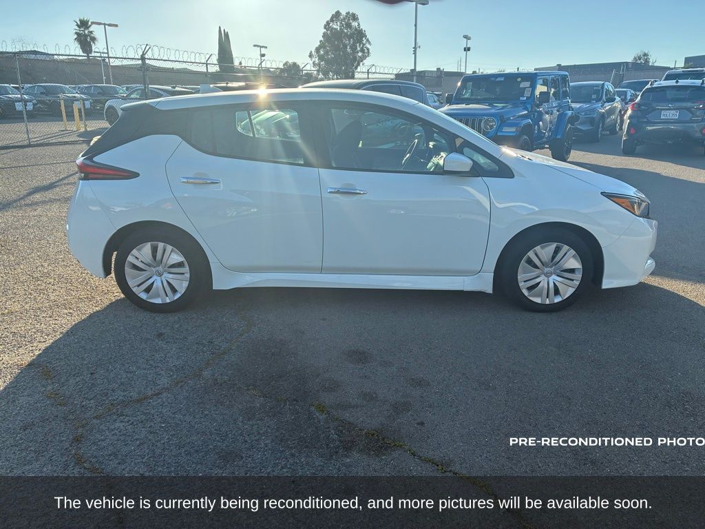 2024 Nissan Leaf S photo 4