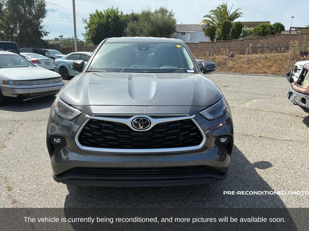 2024 Toyota Highlander LE photo 2