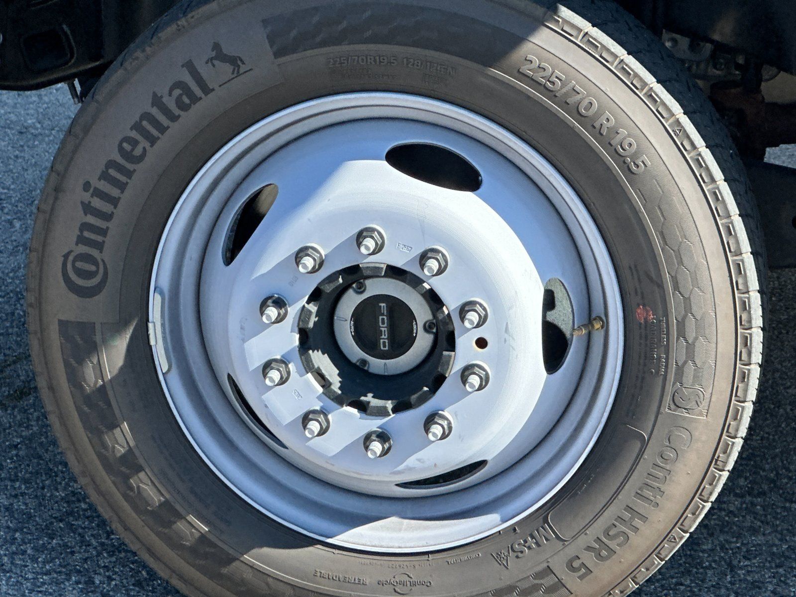 2025 Ford F-550 Super Duty Chassis Cab XL - Photo 30