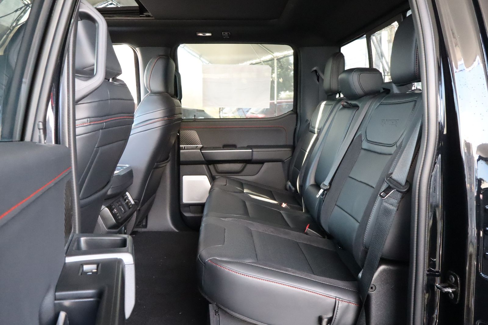 2025 Ford F-150 Raptor - Photo 37