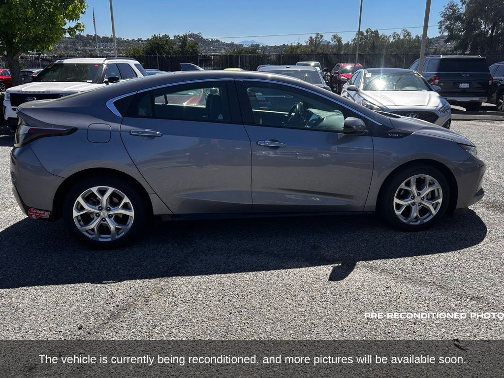 2018 Chevrolet Volt Premier photo 4