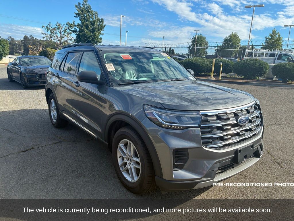 2025 Ford Explorer photo 3