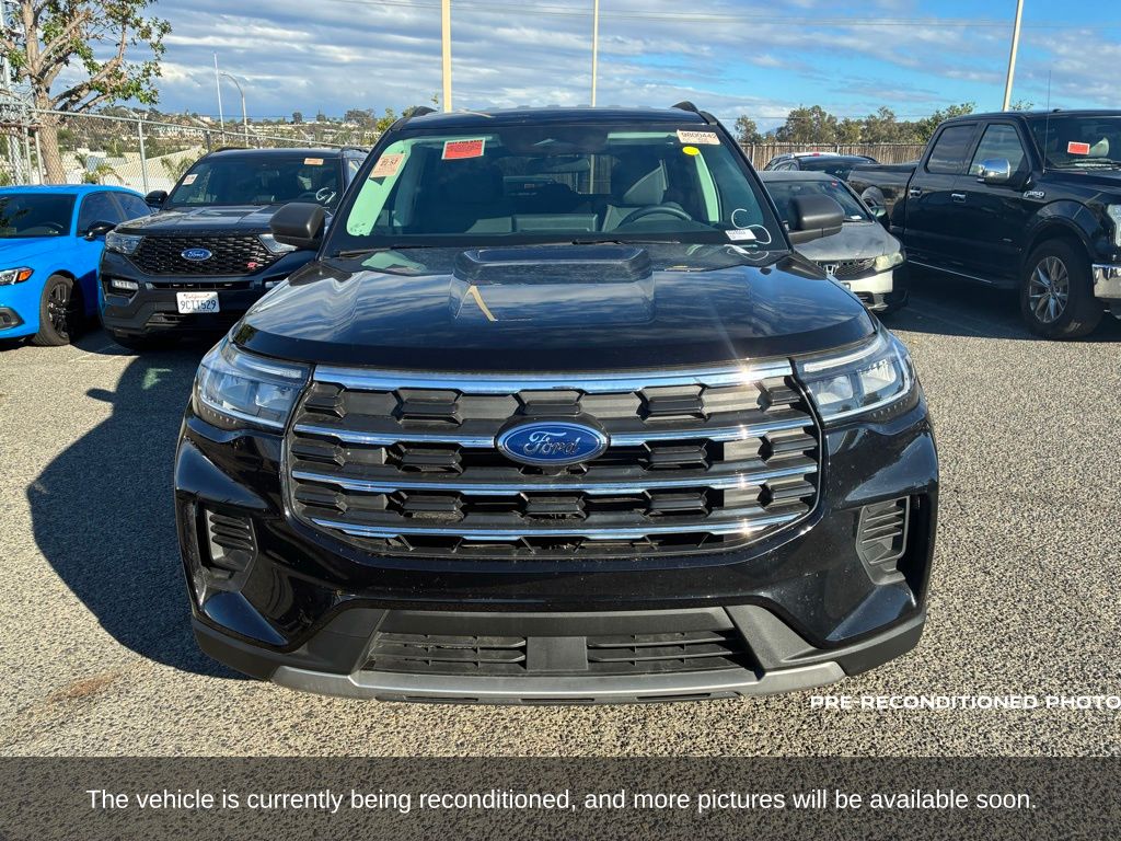 2025 Ford Explorer photo 2