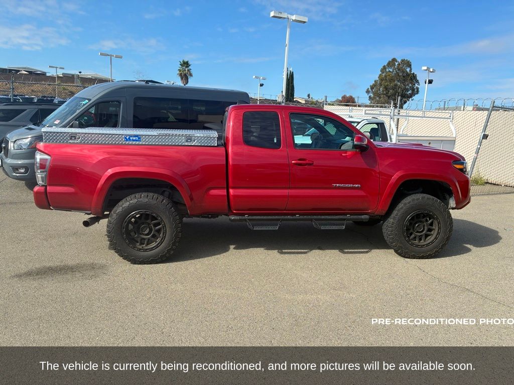 2022 Toyota Tacoma TRD Sport photo 4