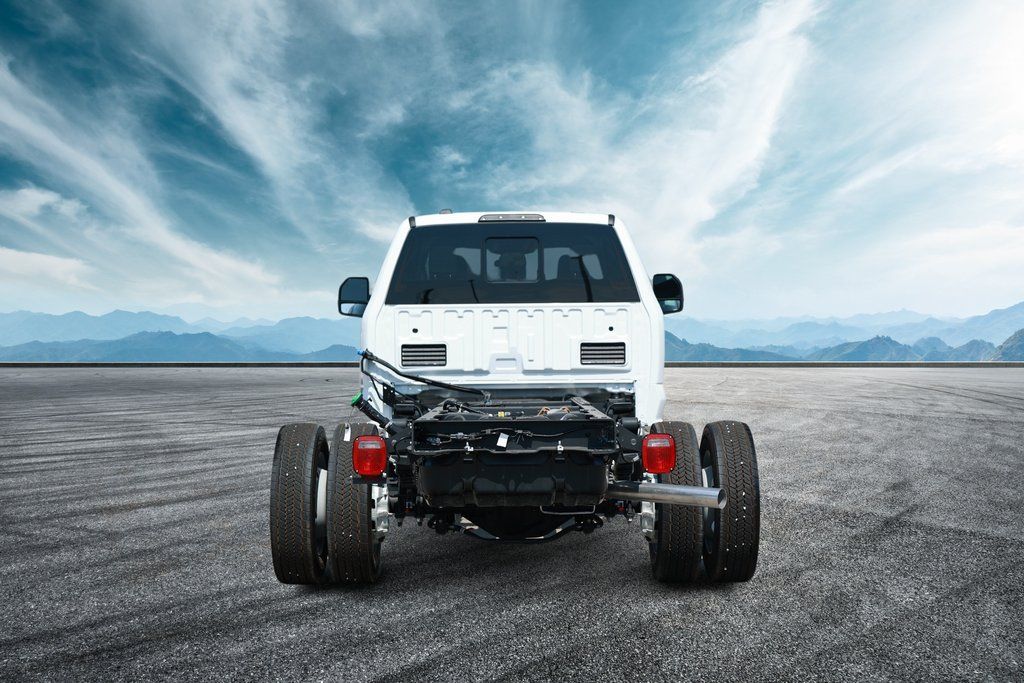 2024 Ford F-450 photo 3