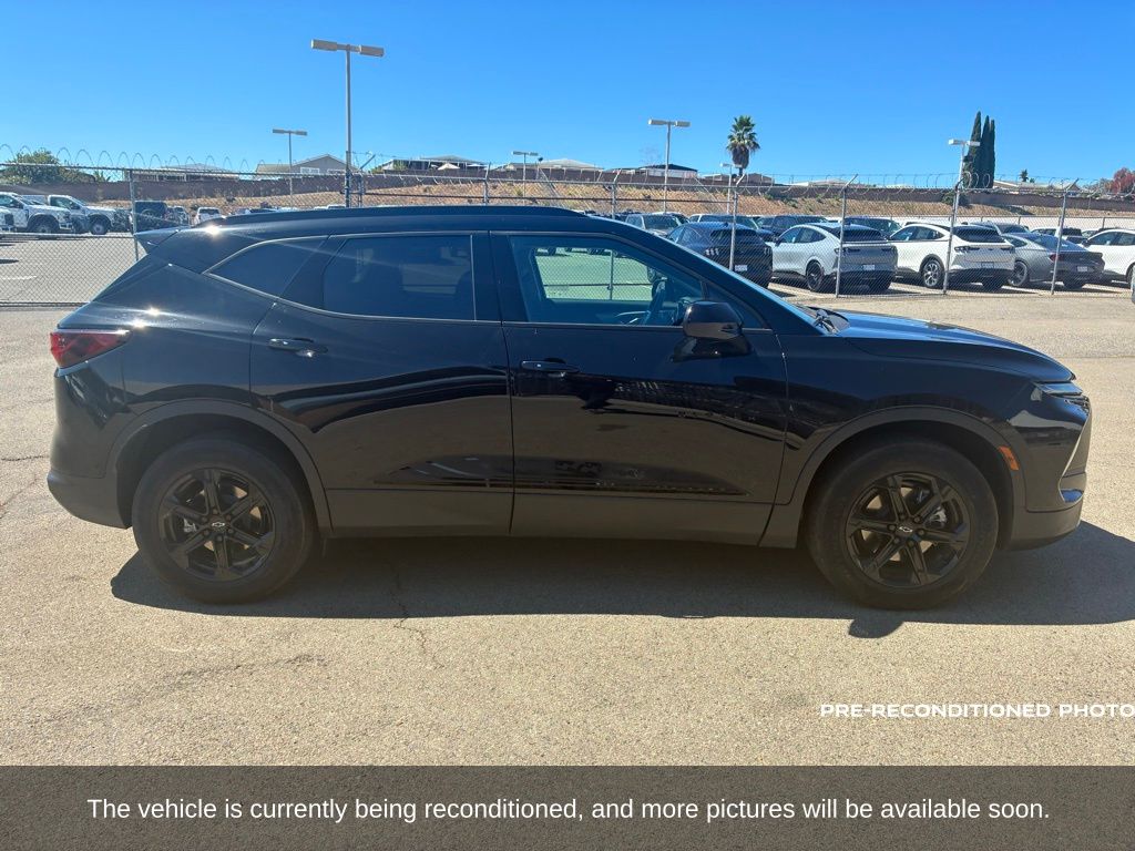 2023 Chevrolet Blazer 2LT photo 3