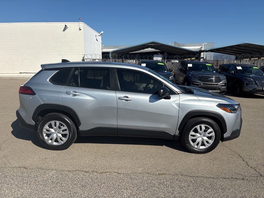 2022 Toyota Corolla Cross L photo 4