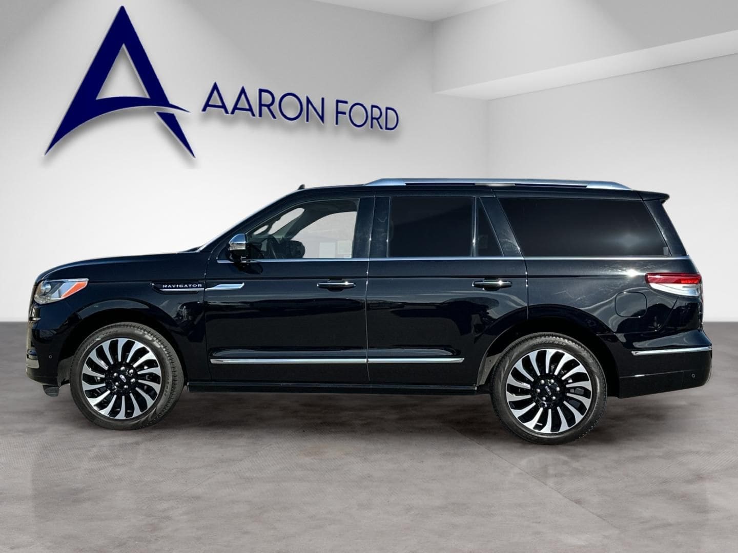 2023 Lincoln Navigator Black Label photo 2