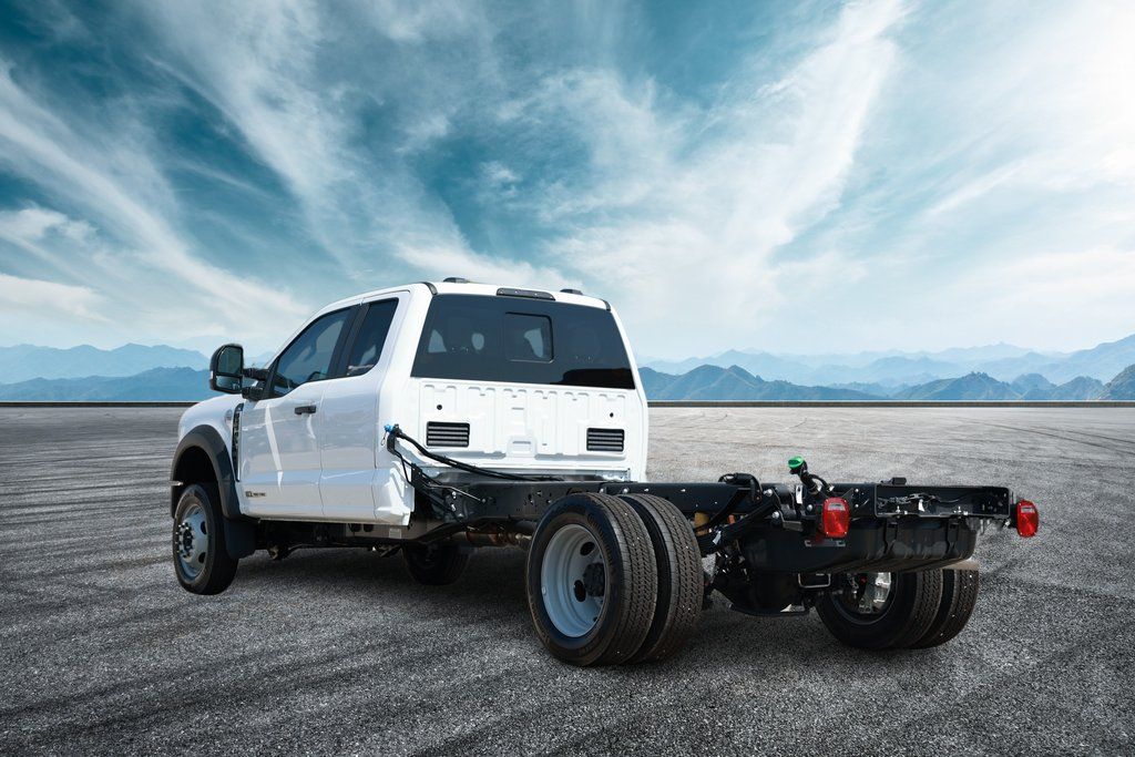 2024 Ford F-450 photo 2