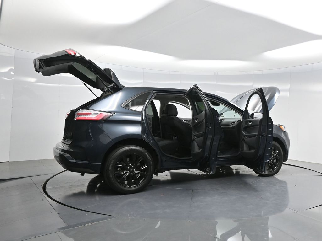 2022 Ford Edge SE photo 3