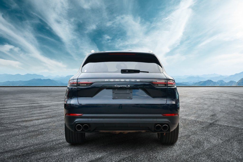 2019 Porsche Cayenne S photo 3