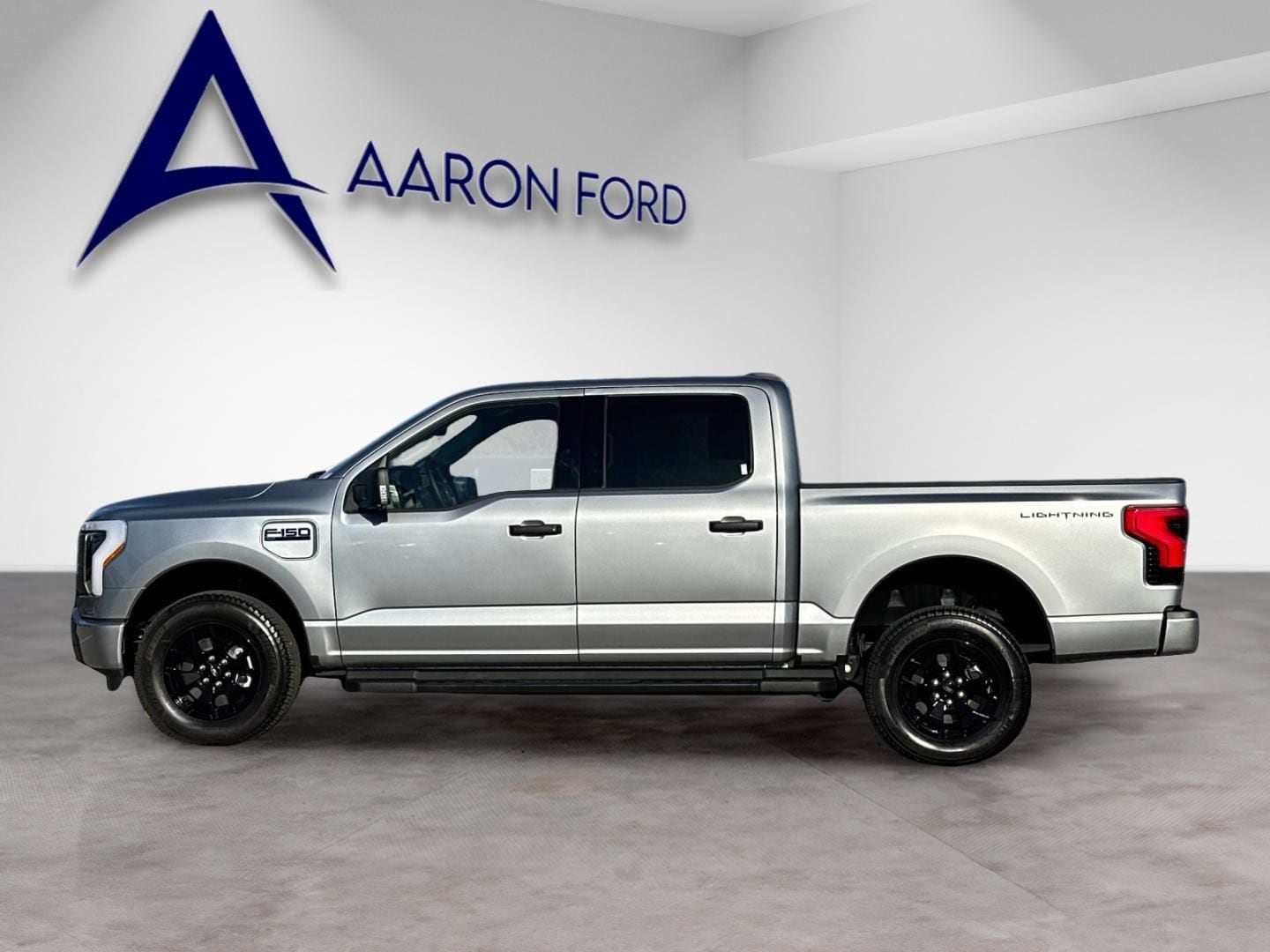 2025 Ford F-150 Lightning XLT photo 2