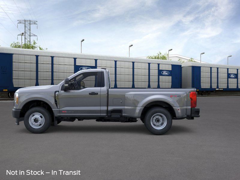 2025 Ford F-350 photo 2