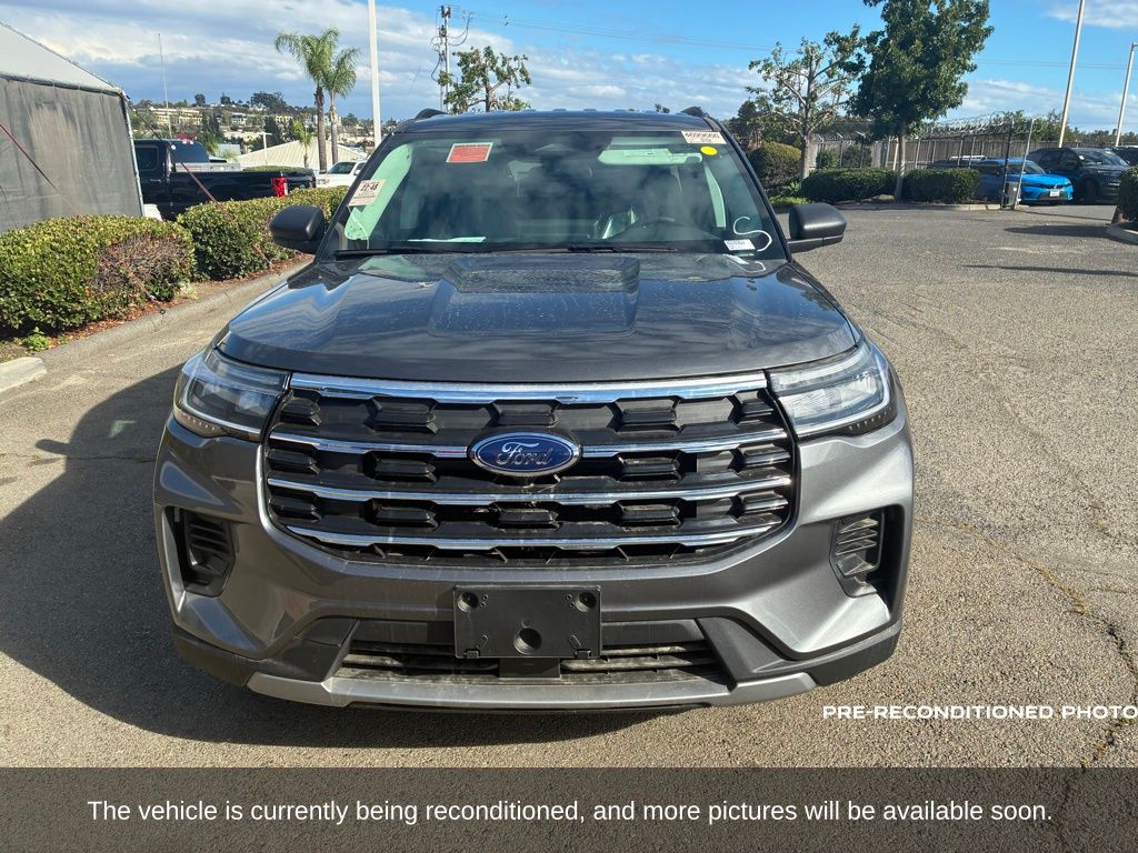 2025 Ford Explorer photo 2