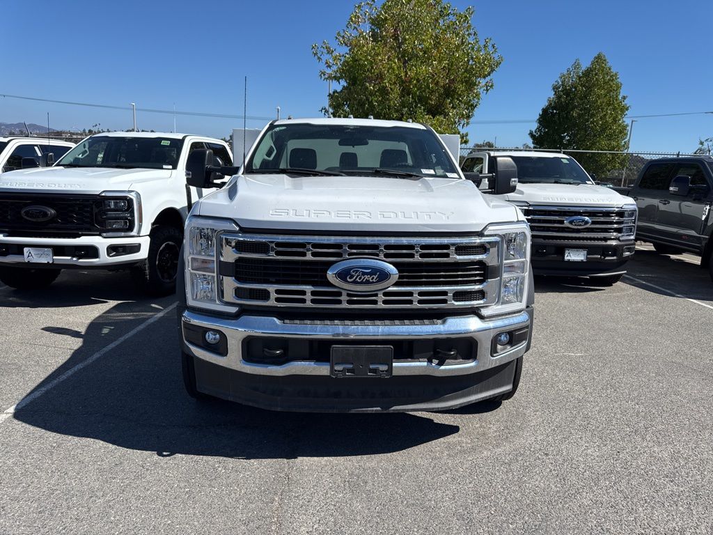 2023 Ford F-550 photo 2
