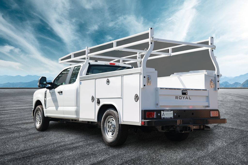 2023 Ford F-250 photo 2