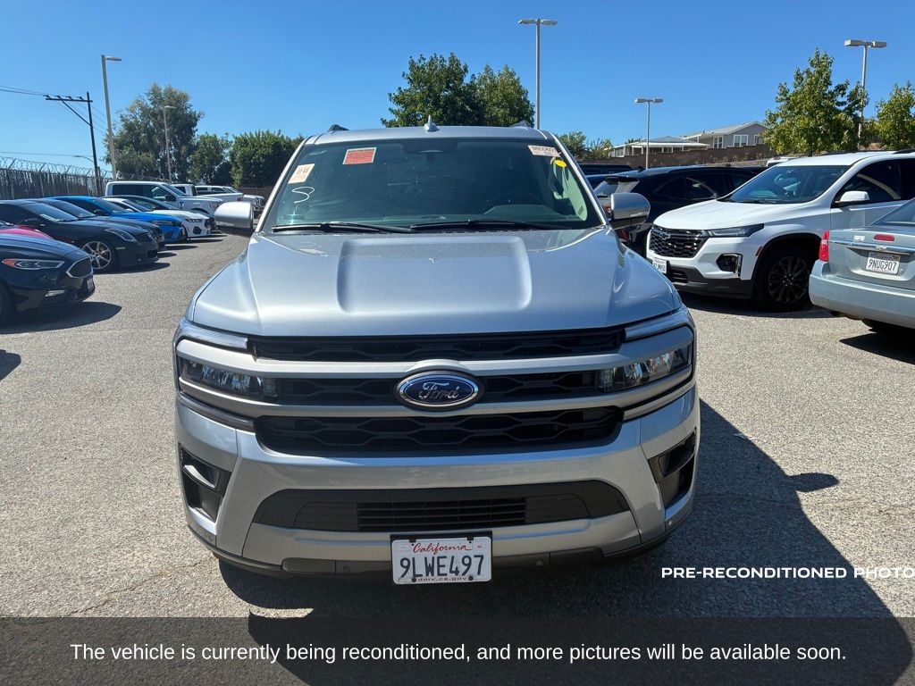 2024 Ford Expedition XLT photo 2