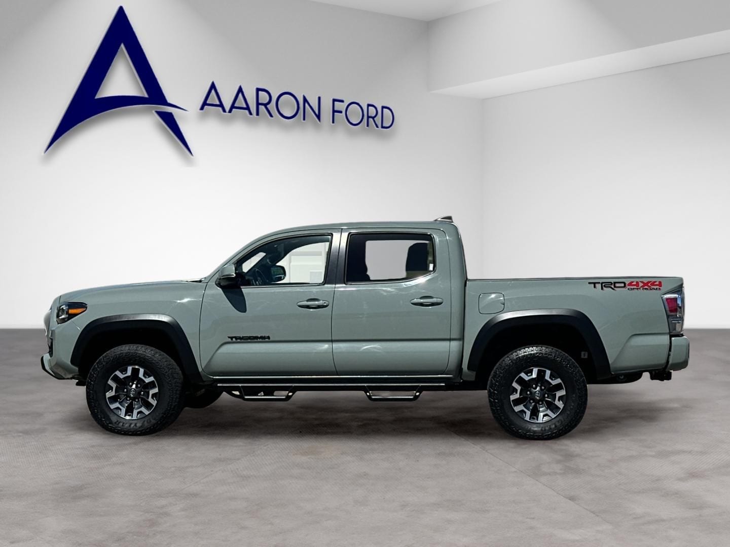 2022 Toyota Tacoma TRD Off-Road photo 2