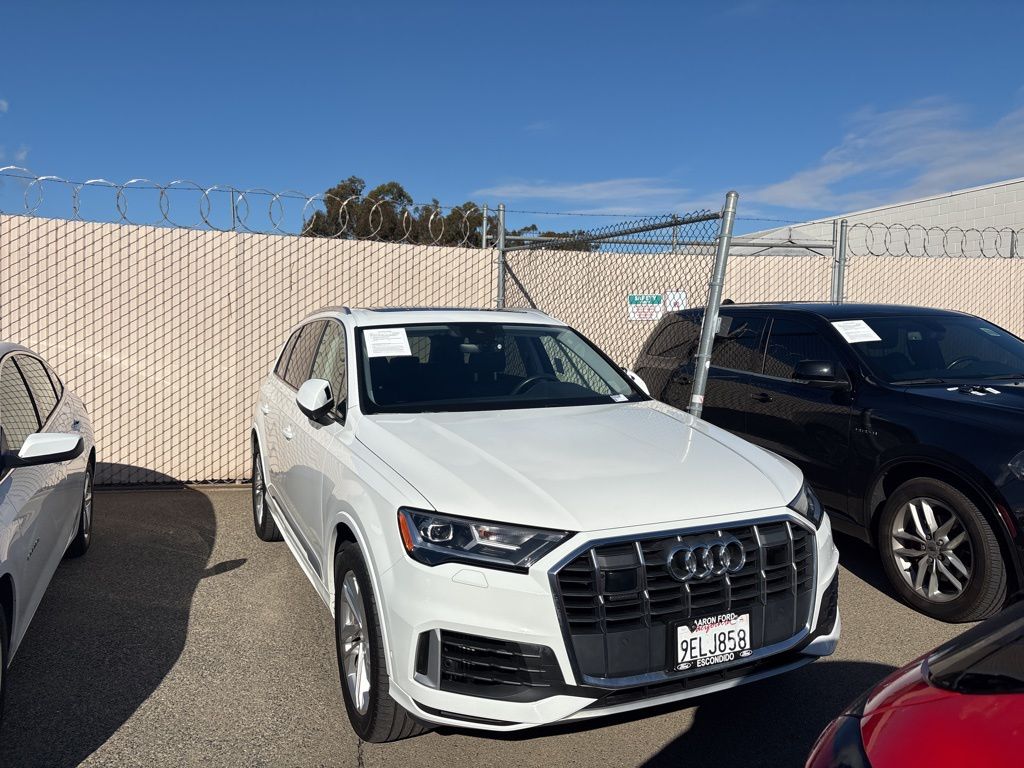 2023 Audi Q7 55 Premium Plus photo 3